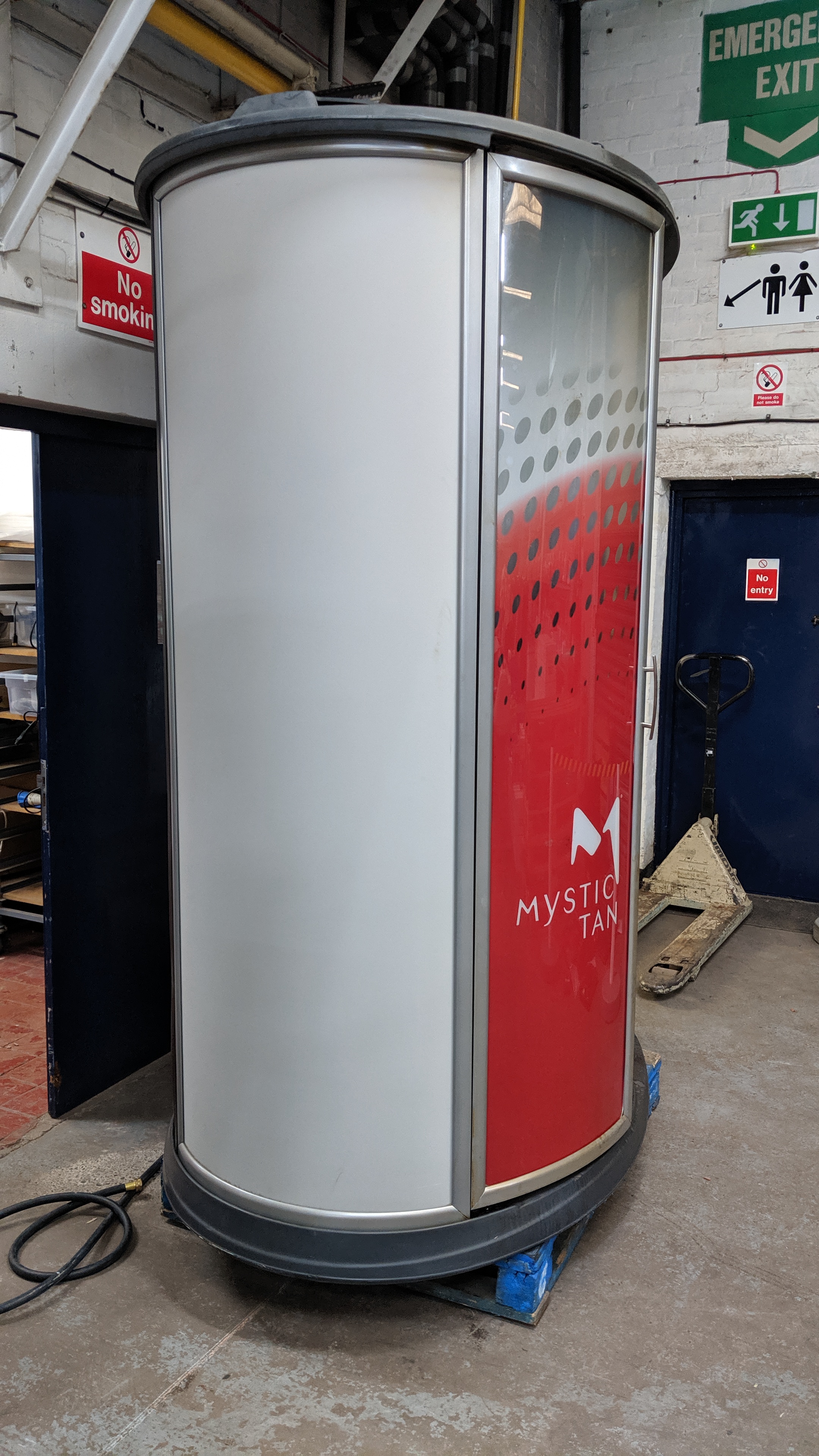 2018 Mystic 6500 Blazin Kyss floor standing vertical tanning booth purchased new in March 2018 fo
