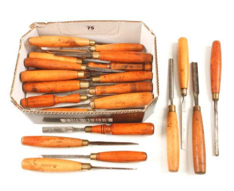 20 carving tools with boxwood handles G+