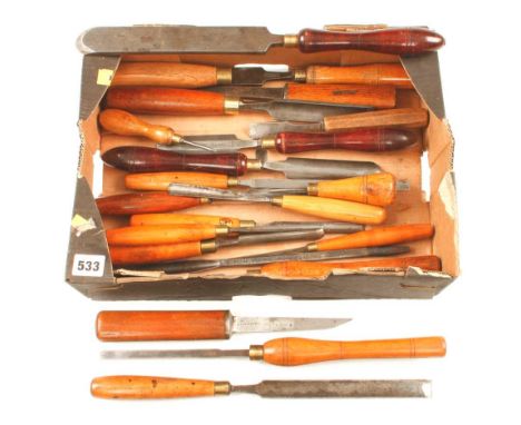 Five turning tools and 14 other chisels and gouges etc G+