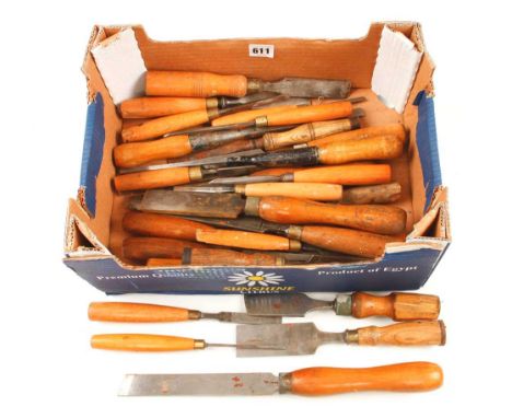30 chisels, gouges and carving tools some rust G