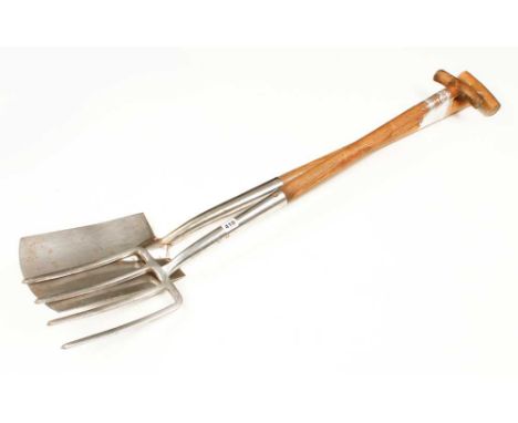 A stainless steel garden fork and spade G++