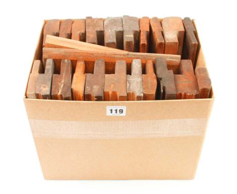 23 moulding planes mainly H&amp;R and beads G