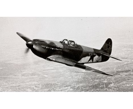 Aeroplanes - large collection of assorted aircraft / aeroplane prints. Various makes and models depicted, some with details t