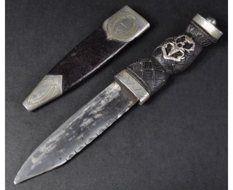 An early 19th Century 78th Scottish Highlanders Sgean Dubh / Skean Dhu / ceremonial dress dagger. The dagger having white met