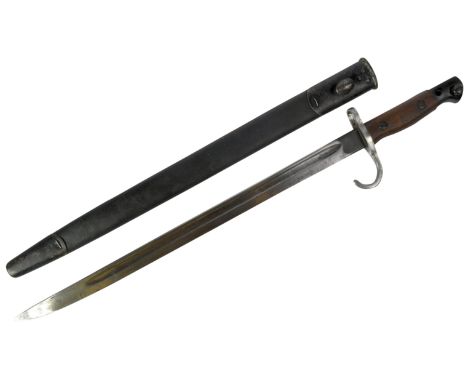 A original WWI First World War British 1907 pattern rifle sword bayonet. Hooked pommel with press release button, wooden grip