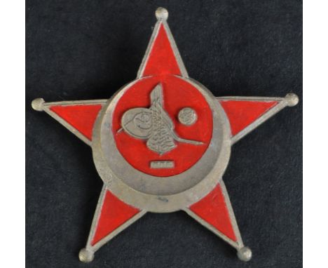 A WWI First World War Ottoman Empire ( Turkish ) 1915 issue Gallipoli Star medal. The painted badge with a red field and rais