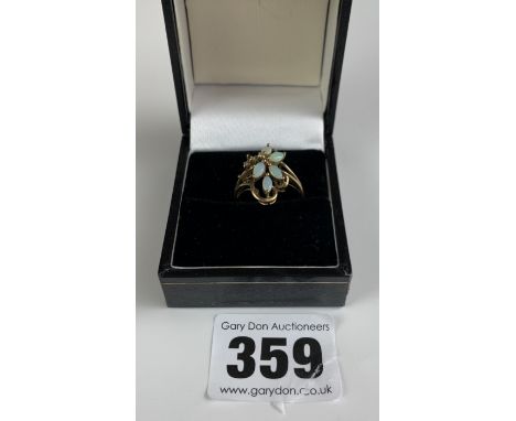 9k gold ring with opal flower design, size K, w: 2.6 gms