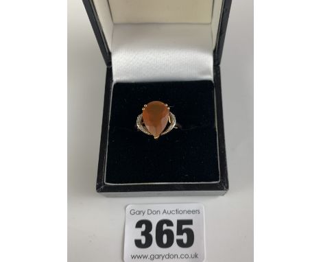 10k gold ring with heart shaped orange stone, size J/K, w: 2.1 gms