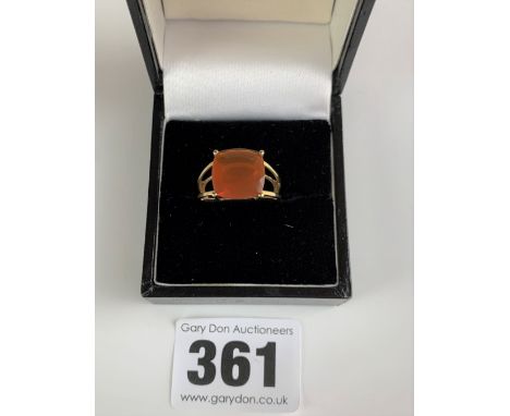 10k gold ring with square orange stone, size J/K, w: 2.3 gms