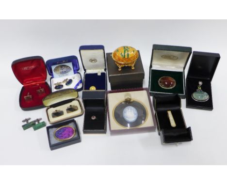 9 ct gold dress ring, yellow metal and agate brooch and a collection of cufflinks and trinket box egg, etc (a lot) 