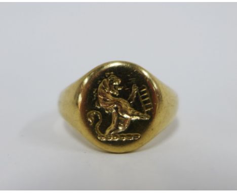 9ct gold intaglio signet ring, carved with a lion rampant, UK ring size   approx 7.5g