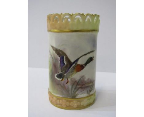 ROYAL WORCESTER SPILL VASE, cylindrical spill vase decorated with Flying Ducks, pattern no 689, 8.5cm height 