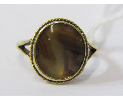 9ct YELLOW GOLD TIGERS EYE RING, size R/S 