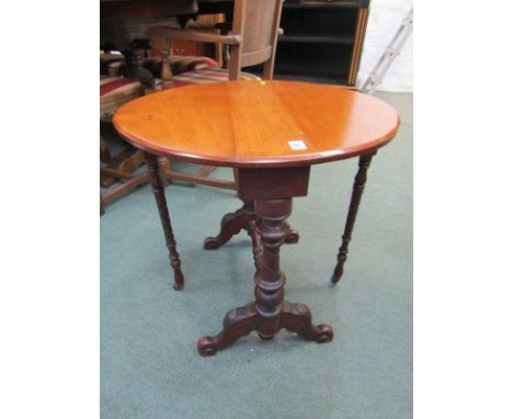 VICTORIAN WALNUT SUTHERLAND TABLE, ovel topped with carved twin cabriole legs 