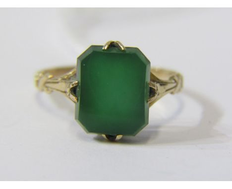 9ct YELLOW GOLD GREEN STONE, possibly jade, signet ring, size K 