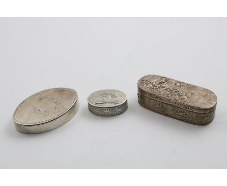 A GEORGE III NAVETTE-SHAPED SNUFF BOX with engraved decoration, by T. Phipps &amp; E. Robinson, London 1785-90 (date letter w