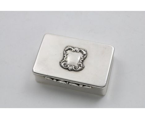 A WILLIAM IV ENGINE-TURNED SNUFF BOX with an applied scroll thumbpiece, and an applied cartouche on the cover, the base with 