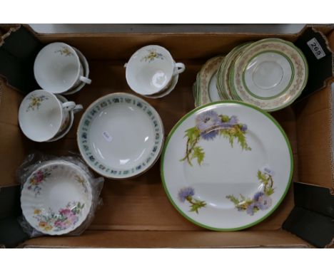 A collection of items to include Royal Doulton Glamis thistle dinner plates, Royal Doulton tapestry fruit bowls, Arcadia patt