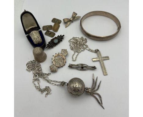 Silver jewellery to include ball photographs locket Birmingham 1978, cuff links, bangle, brooches, boxed thimble etc. 