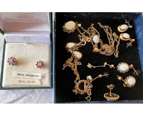 Jewellery to include 9 carat gold and opal pendants and chains, earrings in 9 carat gold with opal, ruby and diamond and unma