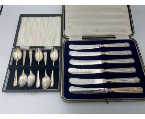 Boxed cutlery to include silver handled knives Harrison Brothers &amp; Howson 1915, Sheffield, silver teaspoons, Sheffield, C