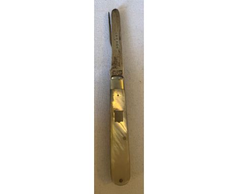 A silver and mother of pearl knife and fork. Sheffield 1900, maker John R. Watts. 14cm l. 