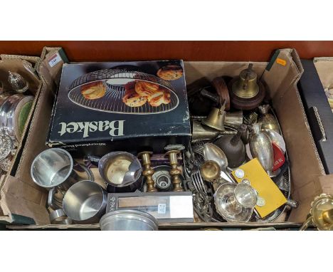 A collection of metalware to include pewter tankards, silver plated tray, flatware etc 