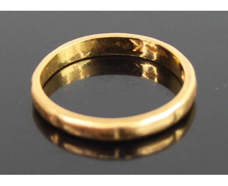 A 22ct gold wedding band, 2.7g, size K