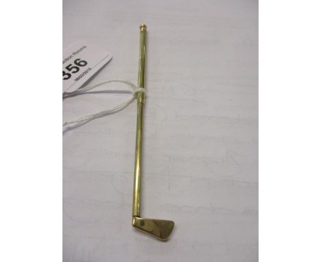 A 9ct gold swizzle stick in the form of a golf club, 5.4g 
