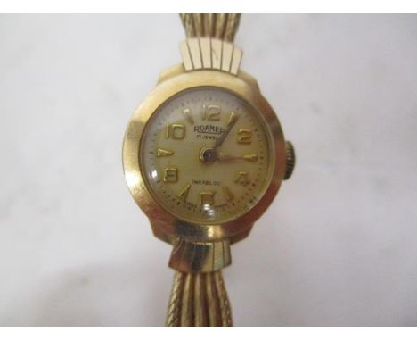 A Roamer ladies manual wind 9ct gold vintage wristwatch. The inside of the case hallmarked 375 and numbered 98532, with origi