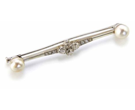 Art Deco diamond and pearl platinum and white gold brooch, central cluster of four round old cut diamonds, with 4 small old S