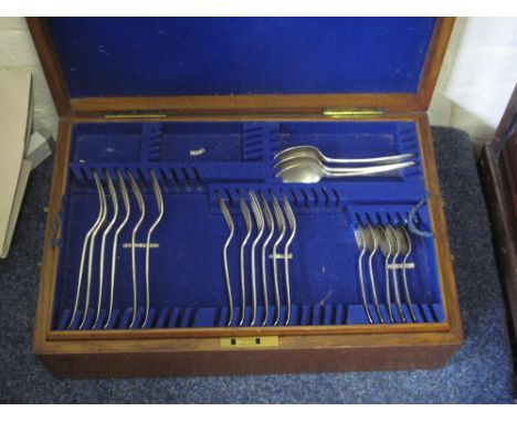 Late 19th Century/early 20th Century oak cutlery canteen with lift out tray containing a small assortment of silver, Old Engl