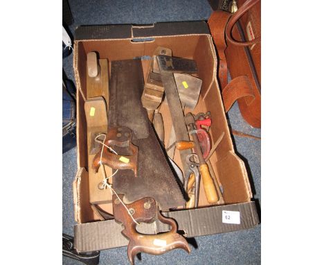 Tray of assorted vintage carpenter's tools, to include saws, planes, drills etc.