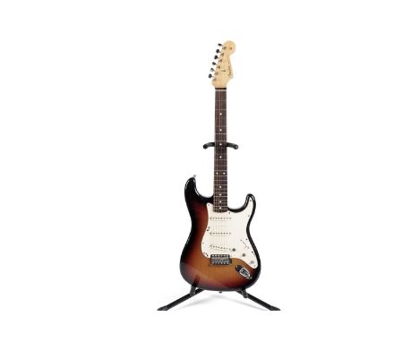 A Fender Vintage series '62 Re-issue Stratocaster, serial number V16xxx5, maple neck with slab rosewood fretboard, three colo