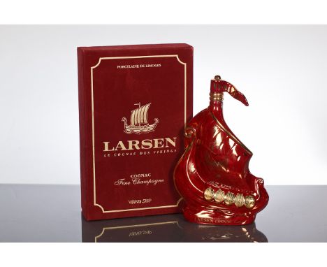 LARSEN LE COGNAC des VIKINGS
Fine Champagne Cognac in Artoria Limoges porcelain decanter. 700ml, 40% volume, in presentation 