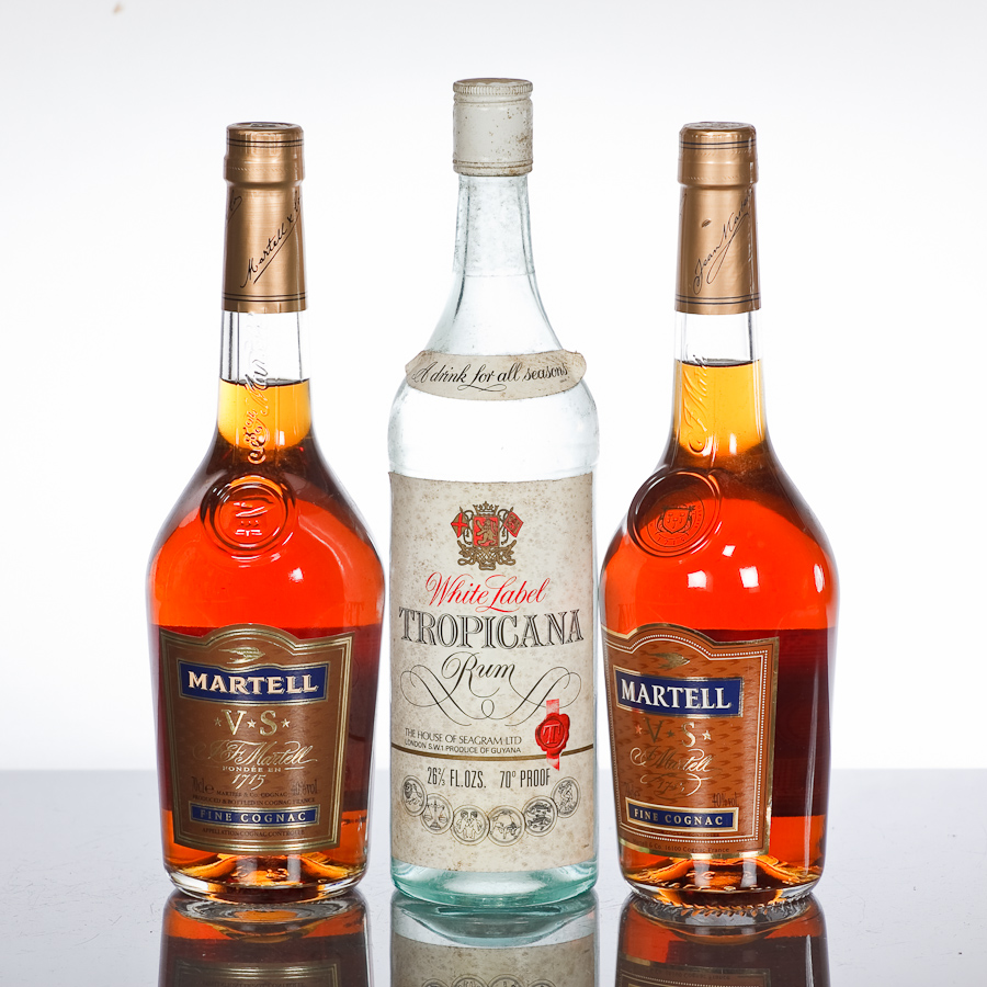 MARTELL VS COGNAC (2) Fine cognac. 70cl, 40 volume. TROPICANA WHITE