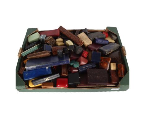 A large quantity of Antique and modern jewellery boxes, including examples for rings, bracelets, pendants, etc . Condition Re