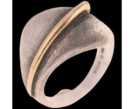 GULD OG SOLV DESIGN - a Danish modernist sterling silver abstract ring, textured and polished decoration with silver-gilt ban