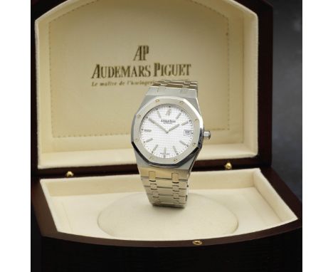 Audemars Piguet. A fine stainless steel automatic calendar bracelet watchModel: Royal OakReference: 15202STDate: Purchased 27