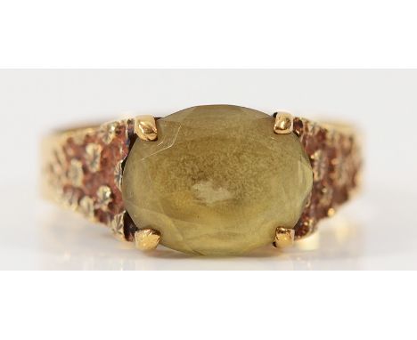 A 9ct gold smokey quartz dress ring with engraved shoulders, K, 2.6g