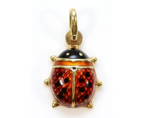 A 585 gold and enamel ladybird charm, 13mm, 1.4g