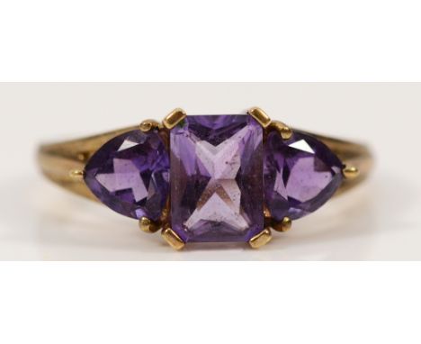A 9ct gold amethyst dress ring, L, 2.1g