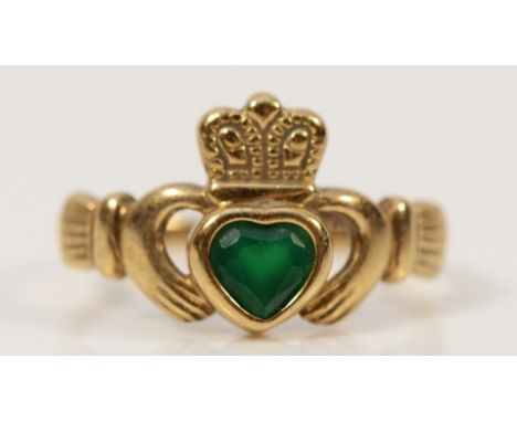 A 9ct gold chrysoprase heart Claddagh ring, K 1/2, 1.5g