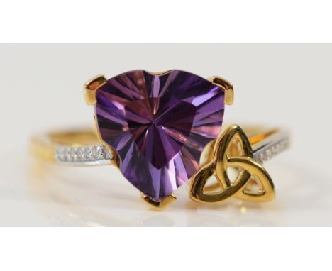A 9ct gold amethyst cocktail ring with diamond set shoulders, P, 3g
