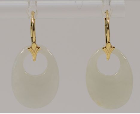 A pair of 14K gold jade drop earrings, 18mm, hinged back, 2.9g