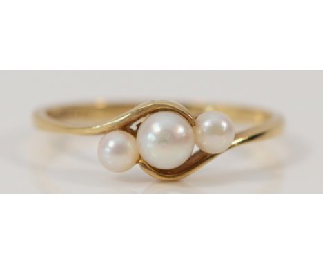 A 9ct gold cultured pearl ring, K, 1g