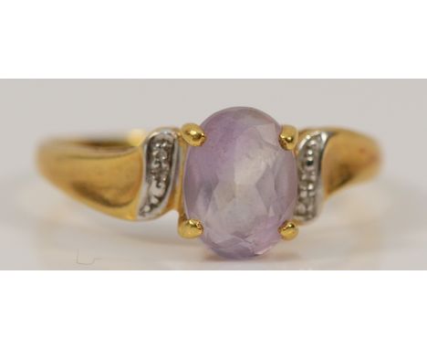 A 750 gold amethyst and diamond dress ring, O, 2.3g