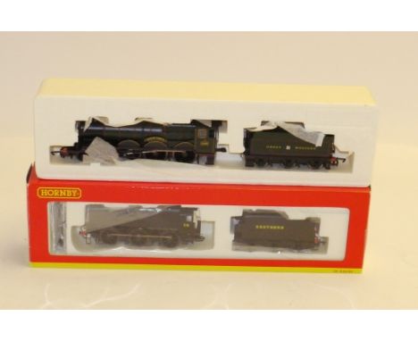 Hornby (China) SR and GWR Locomotives and Tenders, R2343 SR black Class Q1 C8 and R2389 GWR green Castle Class 4086 'Builth C