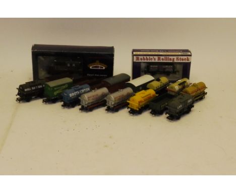 Boxed and Unboxed OO Gauge Freight Stock by Bachmann and Others, including boxed Queen Mary brake van (SR brown) by Bachmann 