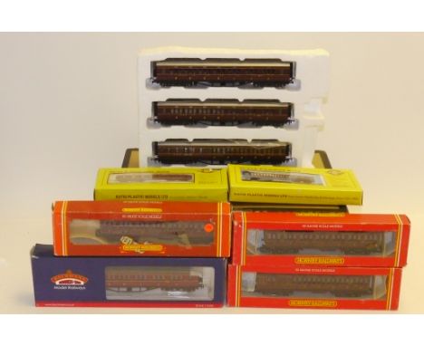Hornby Bachmann and Ratio 00 Gauge  LMS maroon coaches,  Bachmann 34-252D 57ft Corridor Composite coach, in original boxes an